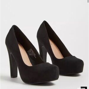 Elegant Black Women's Pumps